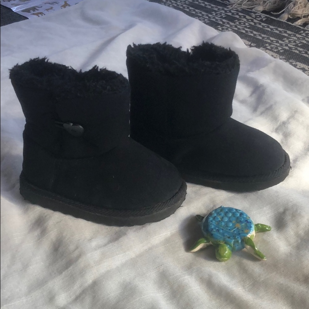Toys R Us Heart Fuzzy Boots